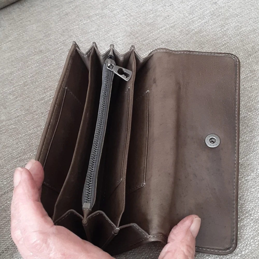 Benheart Brown Leather Snap Wallet - Picture 9 of 11
